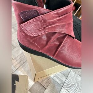 Maroon Clarks ankle boots size11 m excellent condition, very comfortable